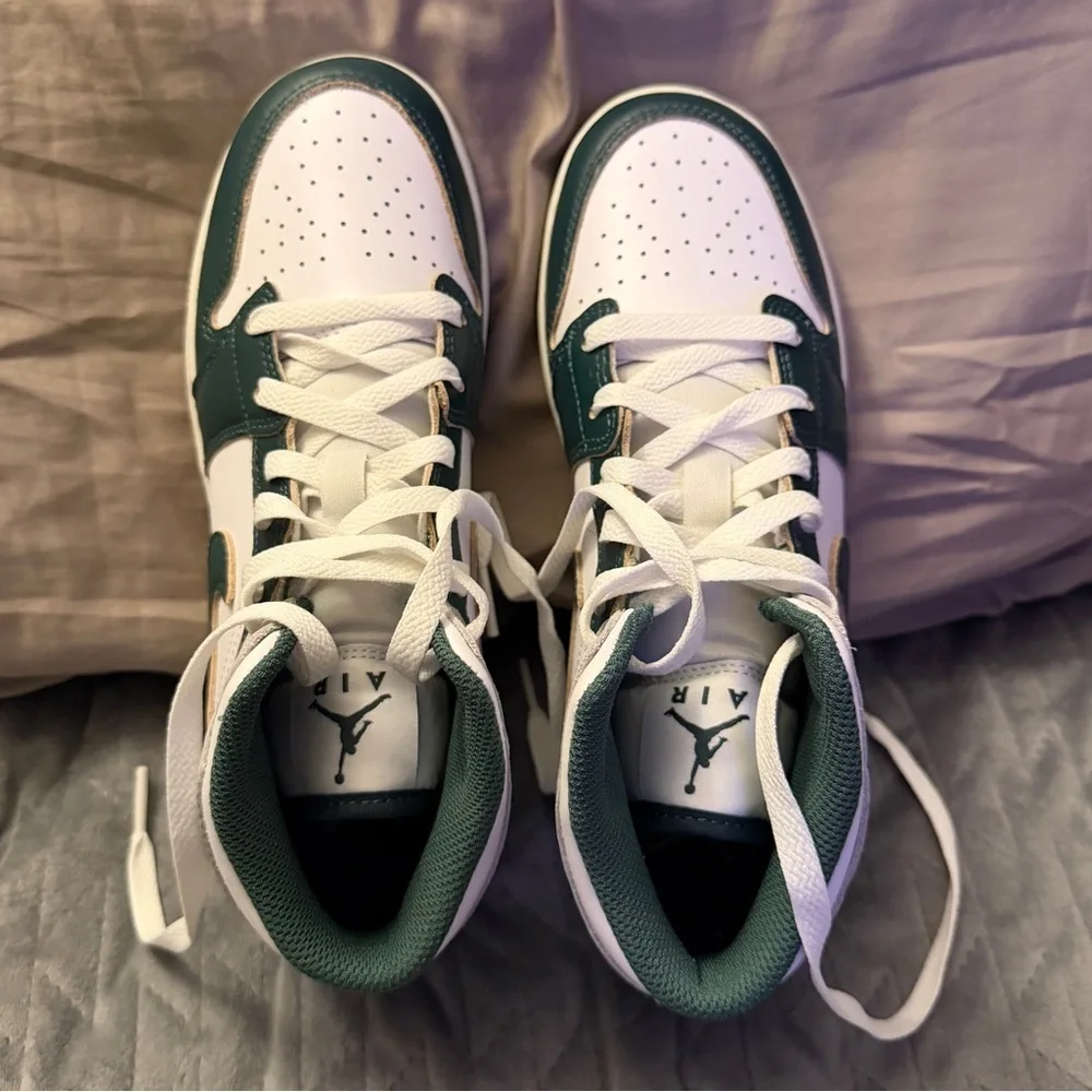 Jordan 1 se mid gs Oxidized green Brand new